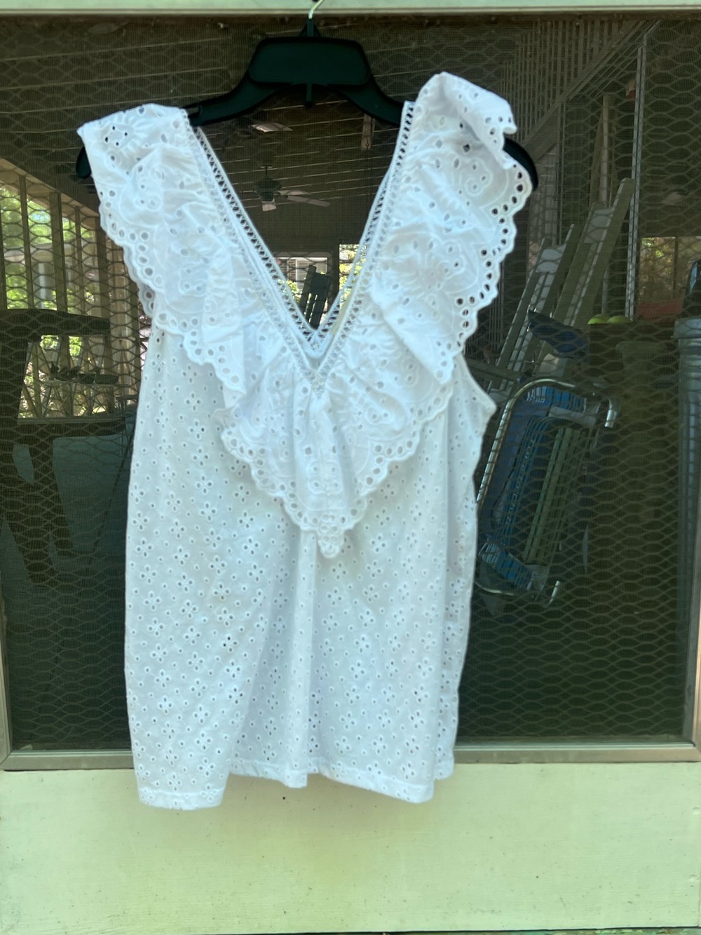 NWT LOFT White Eyelet Ruffle V-Neck Tank
